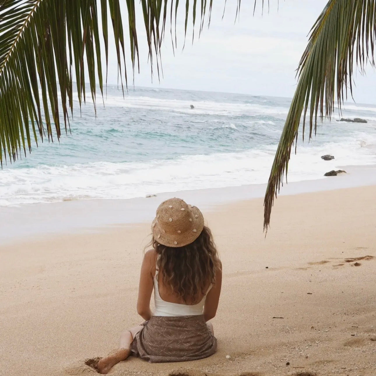 Puka Dot- Cowry Shell Raffia Bucket Hat