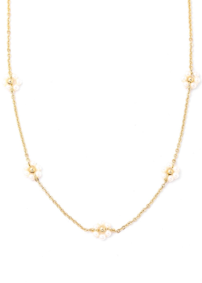 Dainty Flower Pearl and Gold Chain Necklace